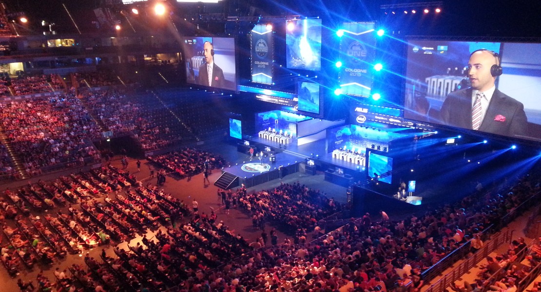 A bird's eye overview of the LANXESS Arena before the tournament match.